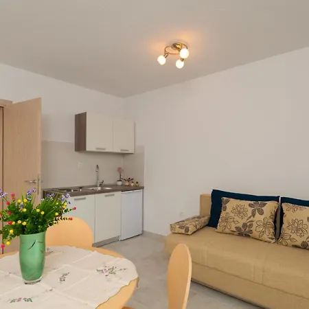 Апартаменти Dana