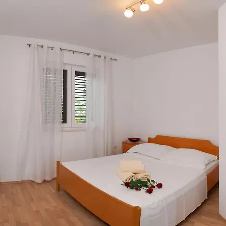 Dana Διαμέρισμα Τρογκίρ